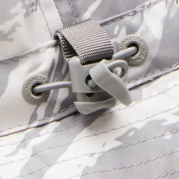 MONCLER GENIUS Printed Bucket Hat with Drawcord. - Picture 2 of 6